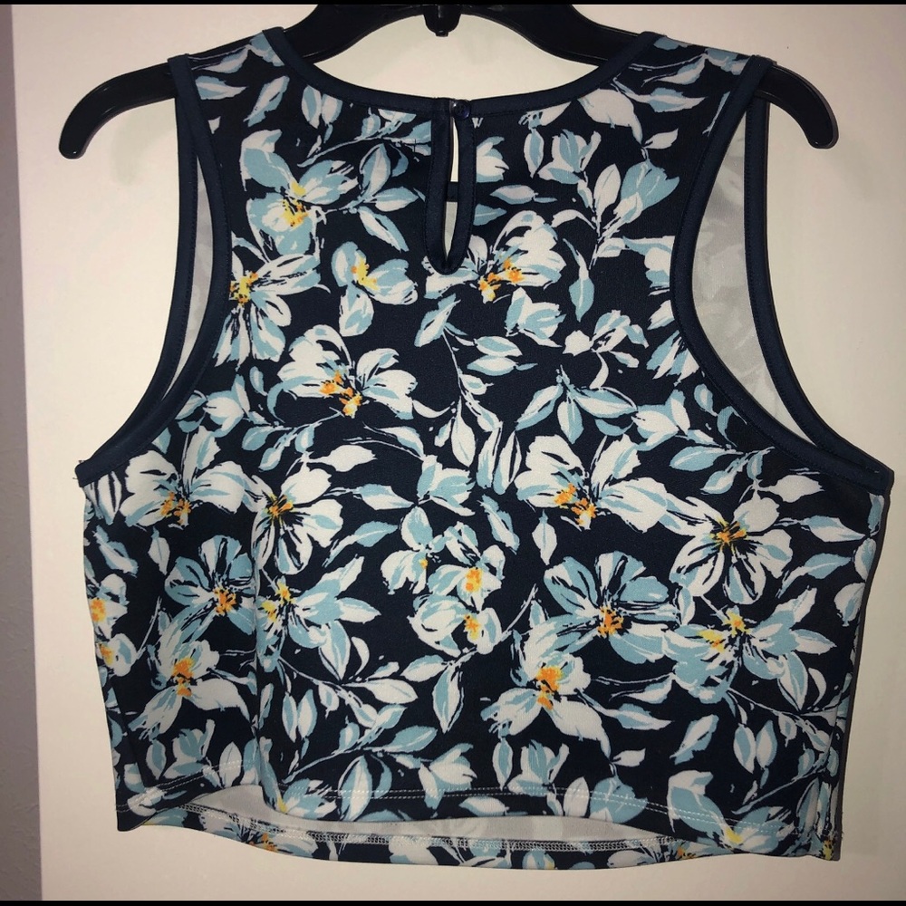 Flower Pattern Crop Top - Picture 2 of 2
